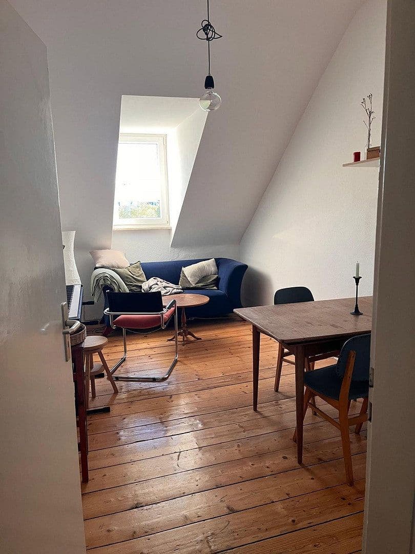 Prenájom bytu 4-izbový 90 m², Karlsruhe, Bádensko-Wurttembersko Prenájom bytu 4-izbový 90 m², Karlsruhe, Bádensko-Wurttembersko