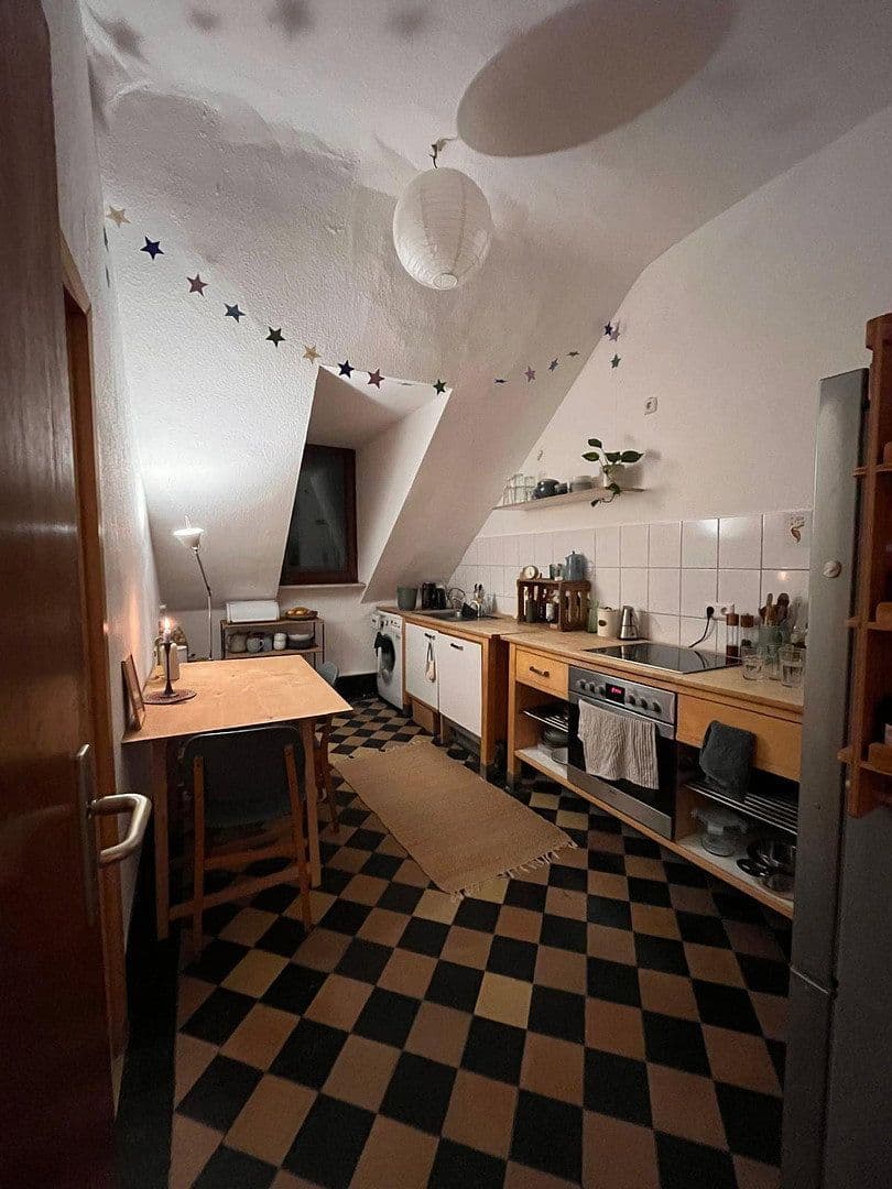 Prenájom bytu 4-izbový 90 m², Karlsruhe, Bádensko-Wurttembersko Prenájom bytu 4-izbový 90 m², Karlsruhe, Bádensko-Wurttembersko