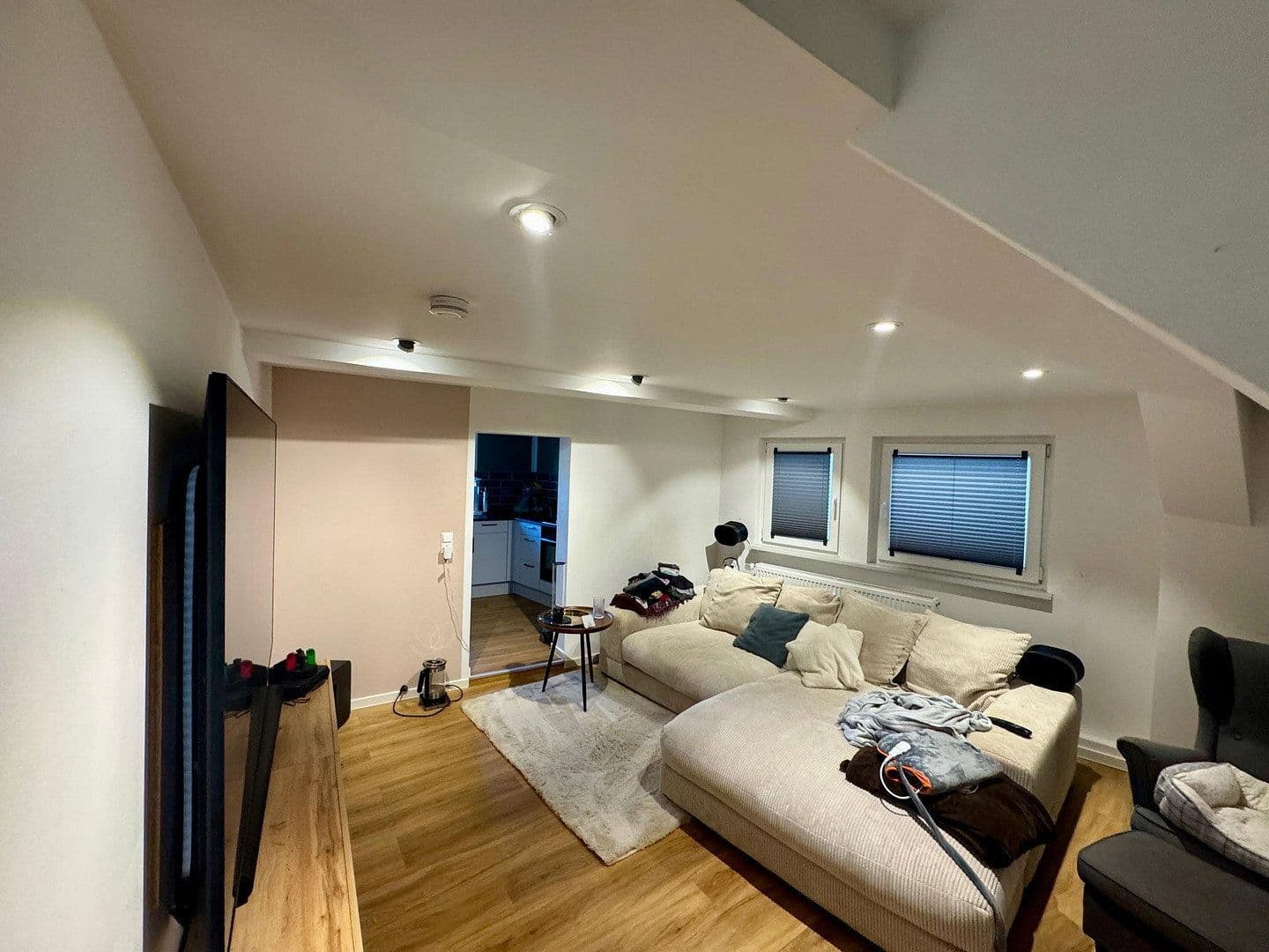 Prenájom bytu 4-izbový 120 m², Durmersheim, Bádensko-Wurttembersko Prenájom bytu 4-izbový 120 m², Durmersheim, Bádensko-Wurttembersko