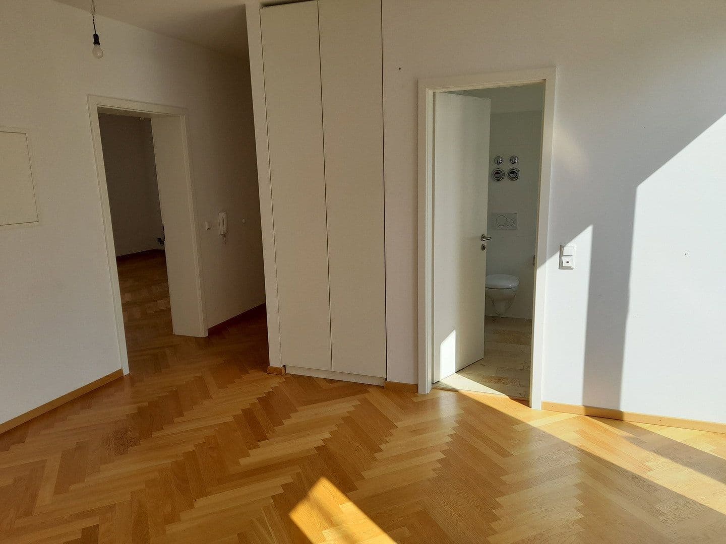 Prenájom bytu 2-izbový 74 m², München, Bavorsko Prenájom bytu 2-izbový 74 m², München, Bavorsko