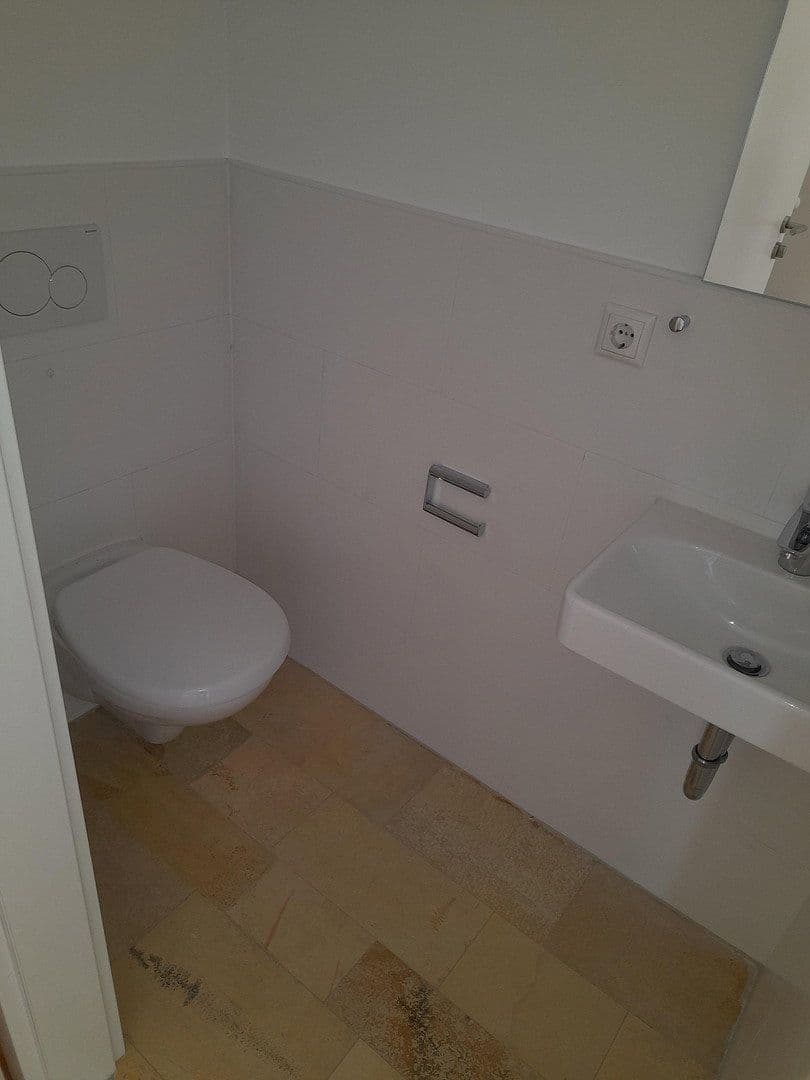 Prenájom bytu 2-izbový 74 m², München, Bavorsko Prenájom bytu 2-izbový 74 m², München, Bavorsko