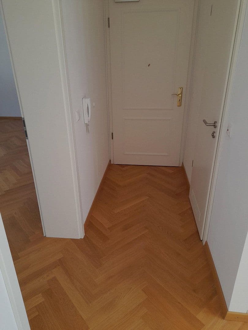Prenájom bytu 2-izbový 74 m², München, Bavorsko Prenájom bytu 2-izbový 74 m², München, Bavorsko
