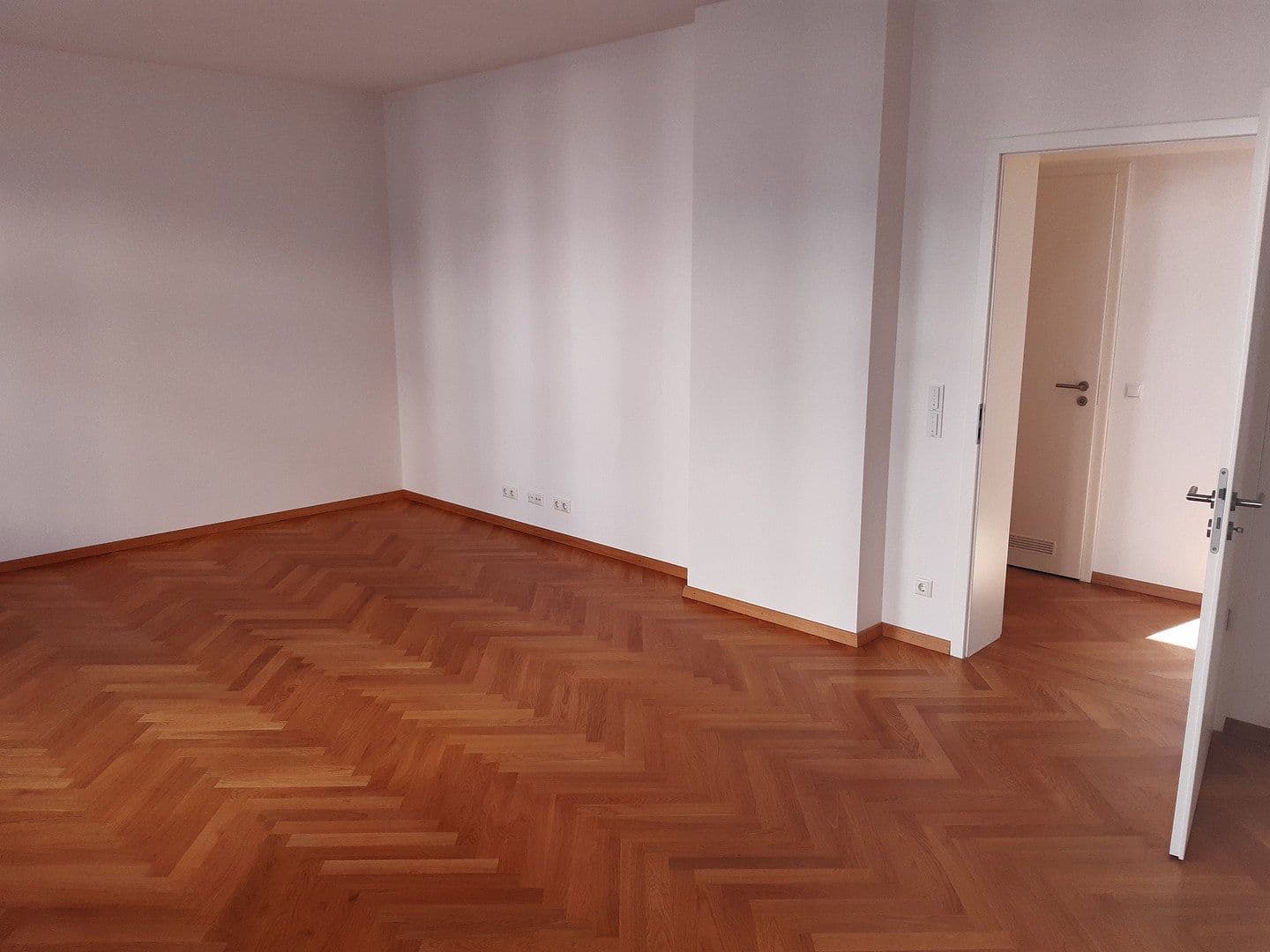 Prenájom bytu 2-izbový 74 m², München, Bavorsko Prenájom bytu 2-izbový 74 m², München, Bavorsko