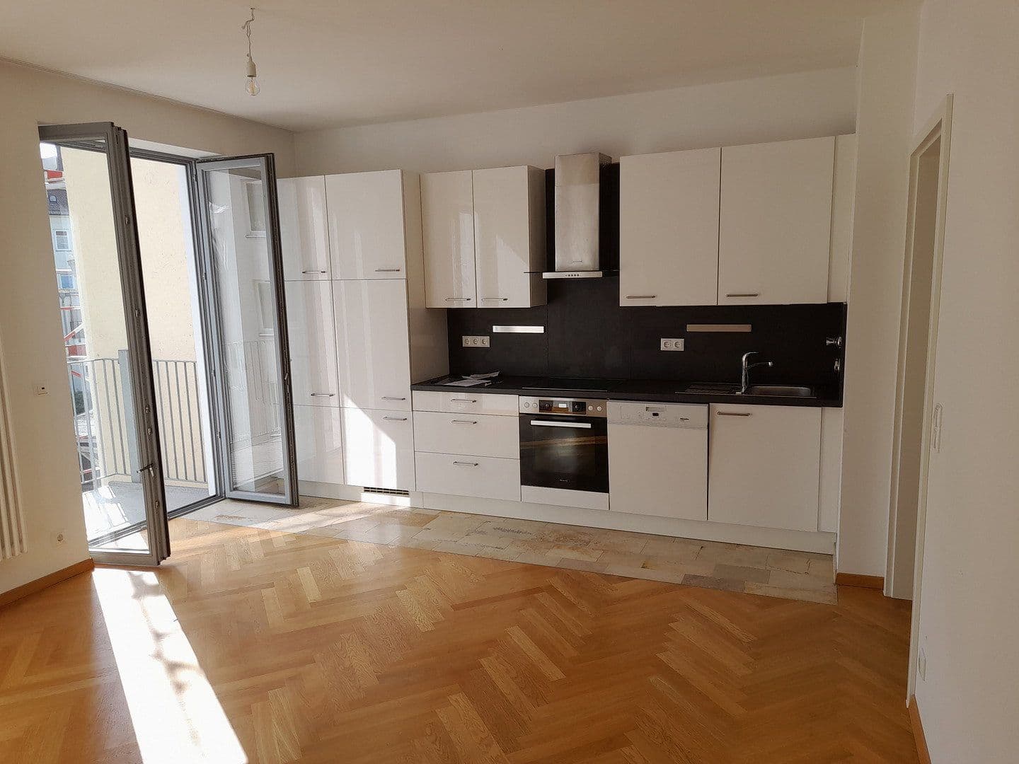 Prenájom bytu 2-izbový 74 m², München, Bavorsko Prenájom bytu 2-izbový 74 m², München, Bavorsko