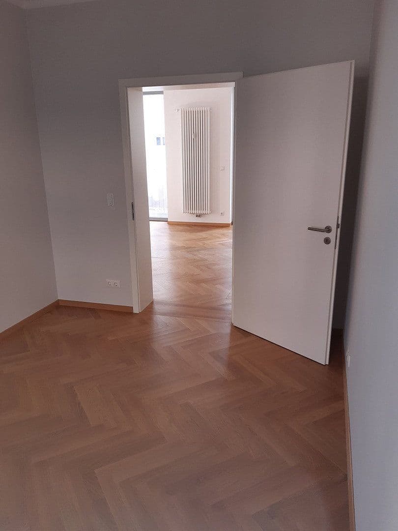 Prenájom bytu 2-izbový 74 m², München, Bavorsko Prenájom bytu 2-izbový 74 m², München, Bavorsko
