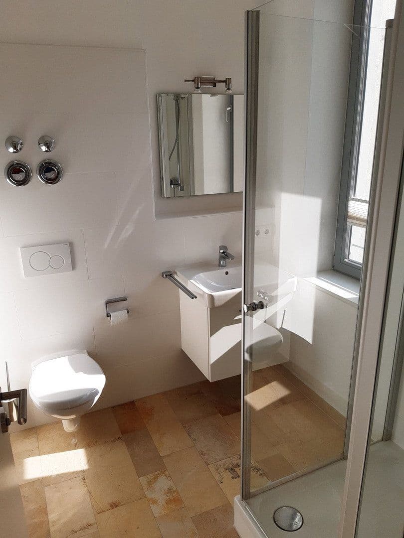 Prenájom bytu 2-izbový 74 m², München, Bavorsko Prenájom bytu 2-izbový 74 m², München, Bavorsko