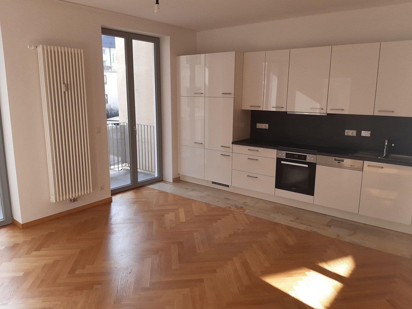Prenájom bytu 2-izbový 74 m², München, Bavorsko Prenájom bytu 2-izbový 74 m², München, Bavorsko