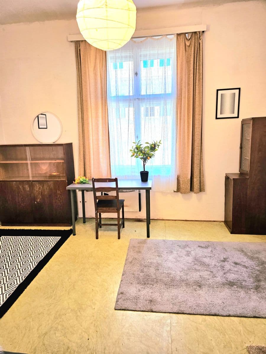 Prenájom bytu 3-izbový 90 m², Husinecká, Praha, Praha Prenájom bytu 3-izbový 90 m², Husinecká, Praha, Praha