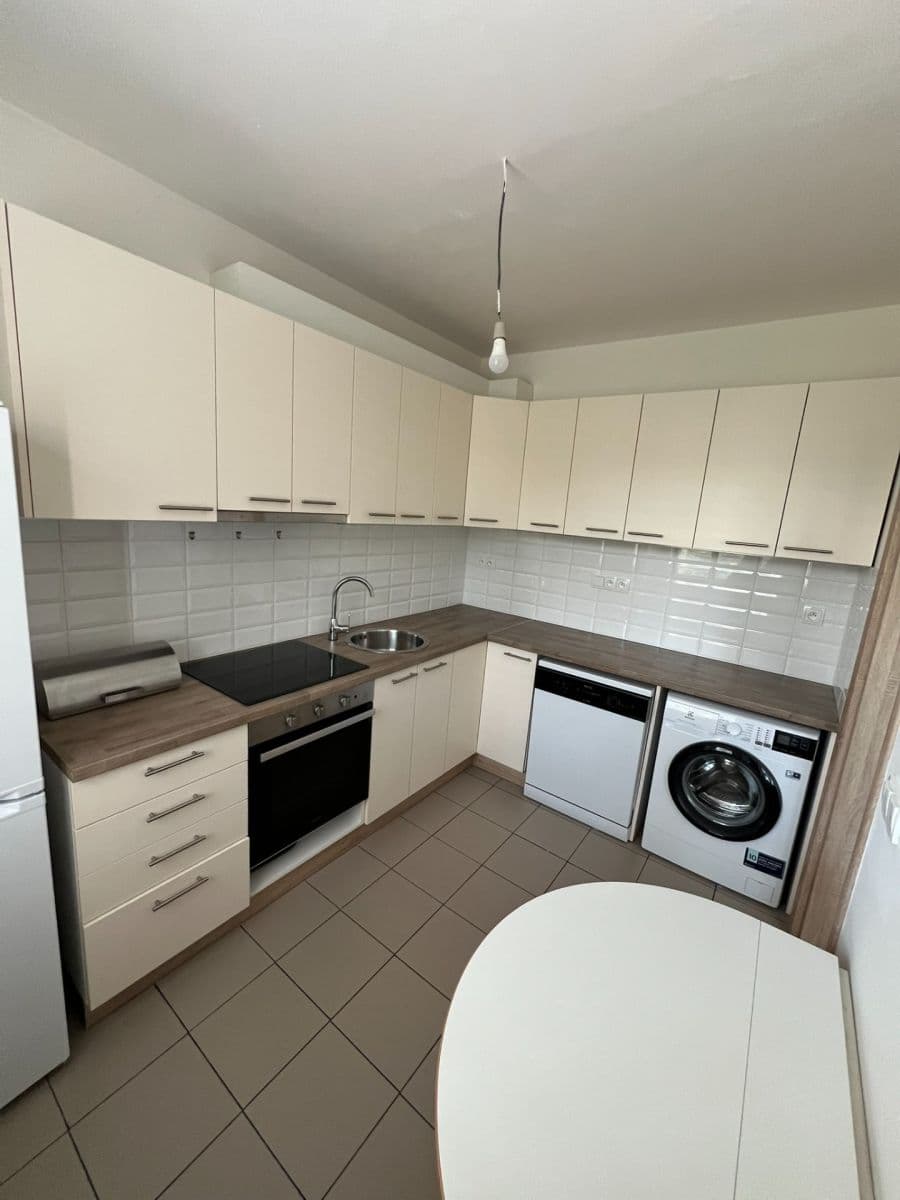 Prenájom bytu 2-izbový 43 m², Slavínského, Praha, Praha Prenájom bytu 2-izbový 43 m², Slavínského, Praha, Praha