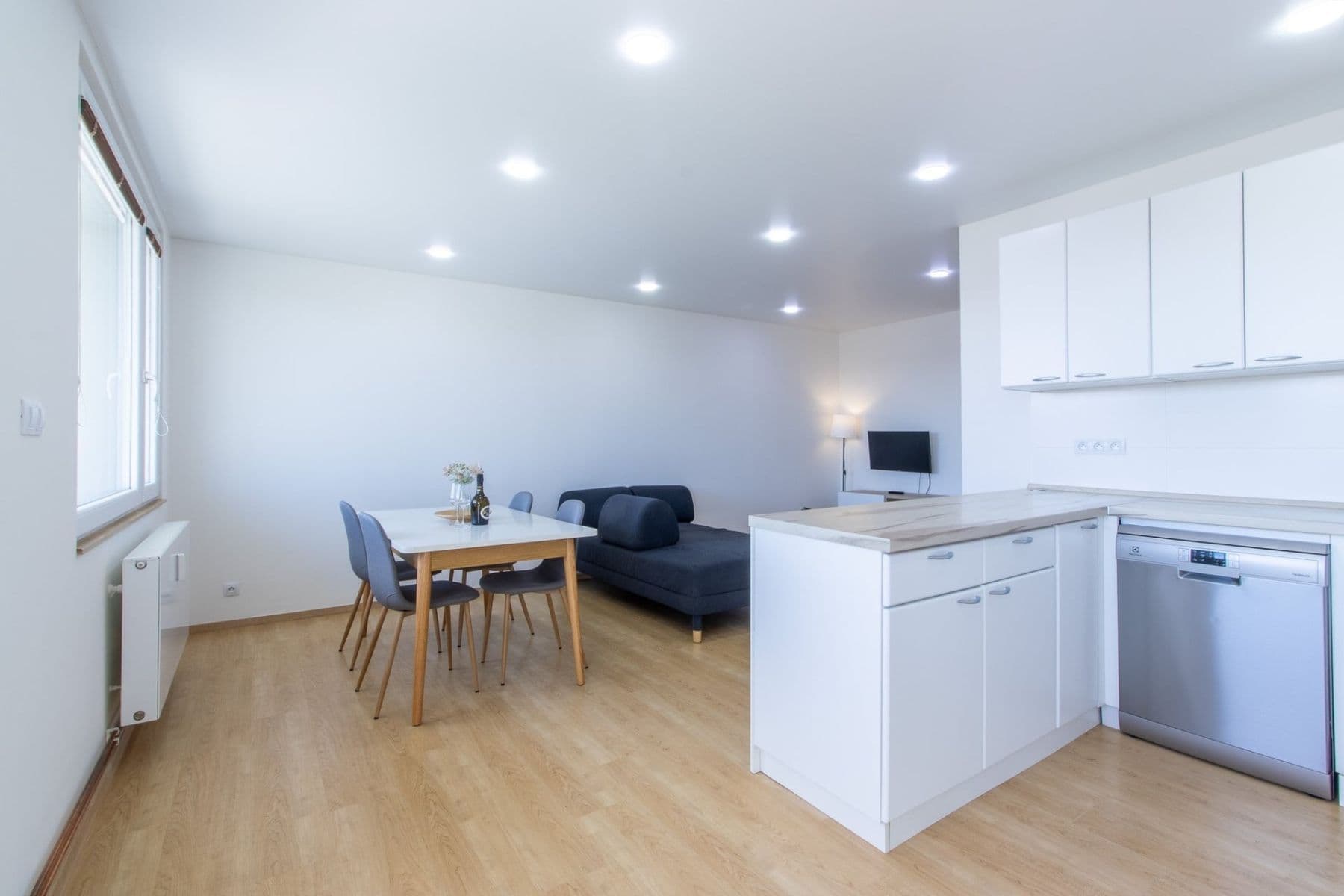 Prenájom bytu 3-izbový 68 m², Jaselská, Mnichovo Hradiště, Středočeský kraj Prenájom bytu 3-izbový 68 m², Jaselská, Mnichovo Hradiště, Středočeský kraj