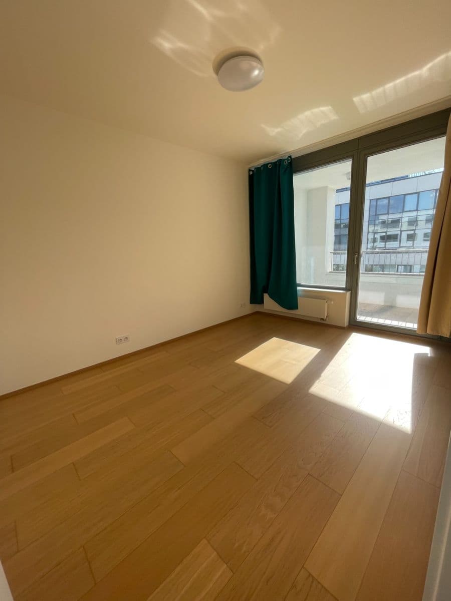 Prenájom bytu 4-izbový 99 m², Praha, Praha Prenájom bytu 4-izbový 99 m², Praha, Praha