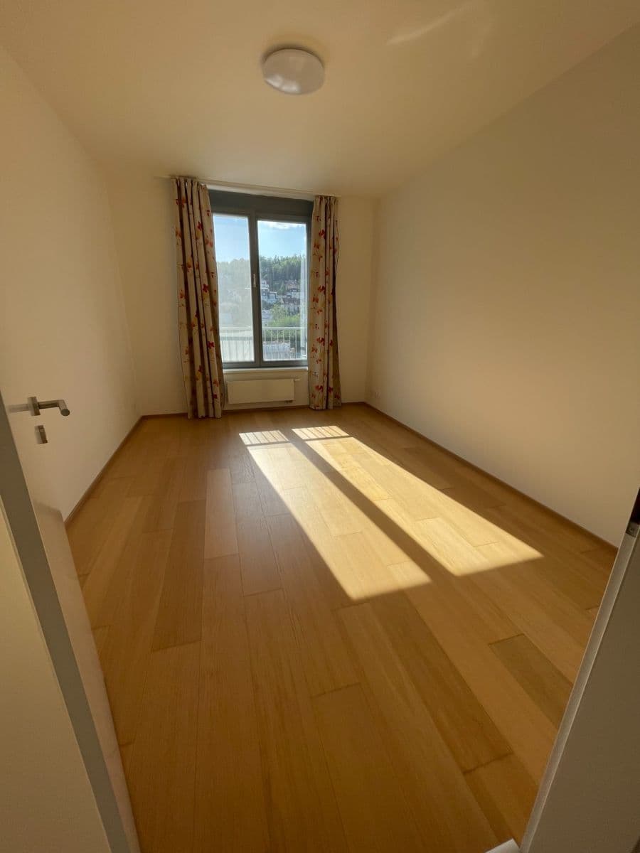 Prenájom bytu 4-izbový 99 m², Praha, Praha Prenájom bytu 4-izbový 99 m², Praha, Praha