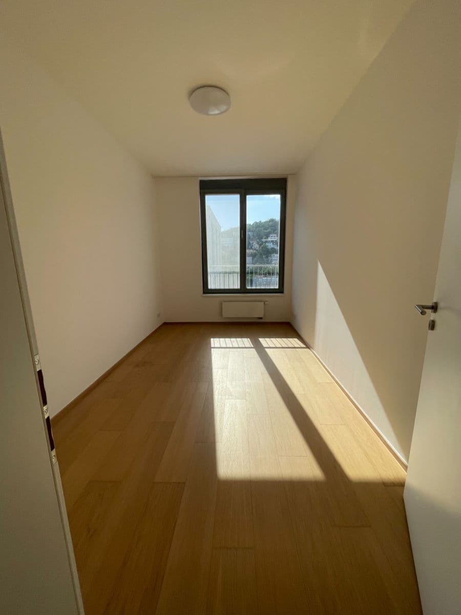 Prenájom bytu 4-izbový 99 m², Praha, Praha Prenájom bytu 4-izbový 99 m², Praha, Praha