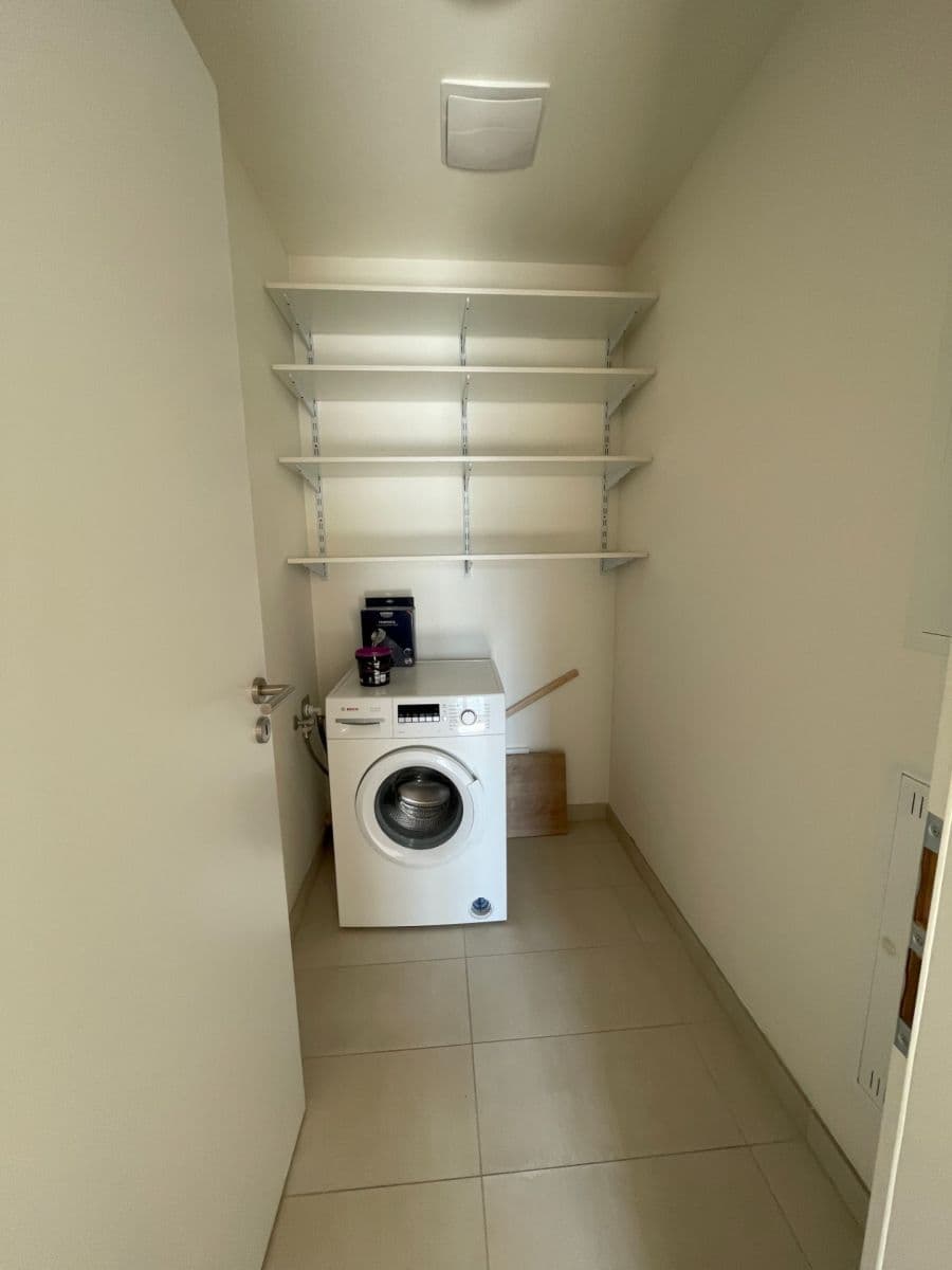 Prenájom bytu 4-izbový 99 m², Praha, Praha Prenájom bytu 4-izbový 99 m², Praha, Praha