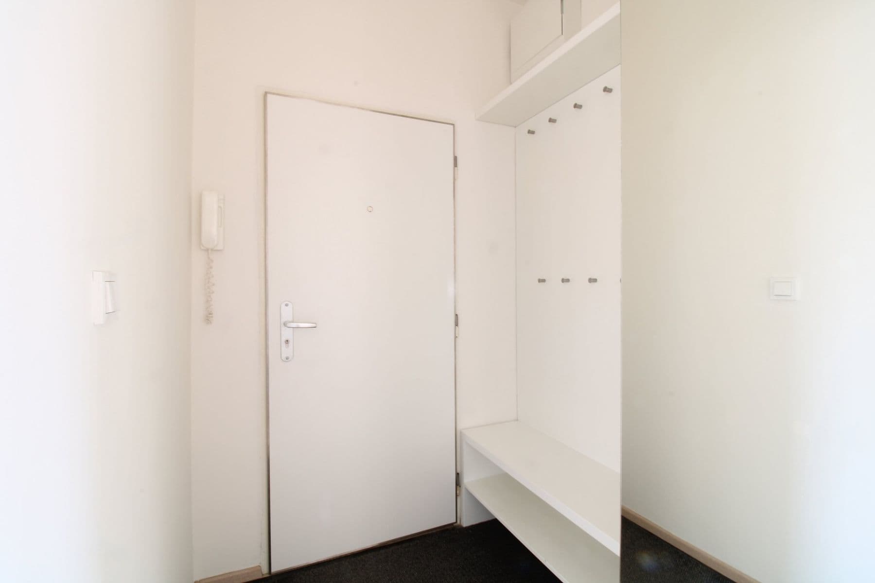 Prenájom bytu 3-izbový 73 m², Dubečská, Praha, Praha Prenájom bytu 3-izbový 73 m², Dubečská, Praha, Praha