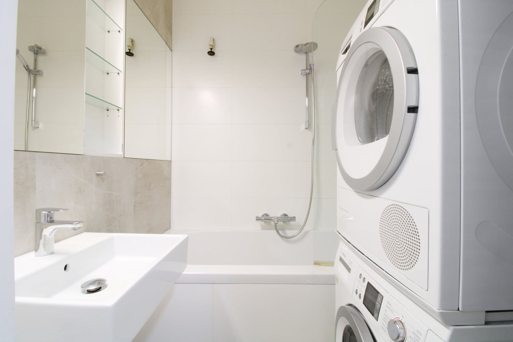 Prenájom bytu 3-izbový 73 m², Dubečská, Praha, Praha Prenájom bytu 3-izbový 73 m², Dubečská, Praha, Praha