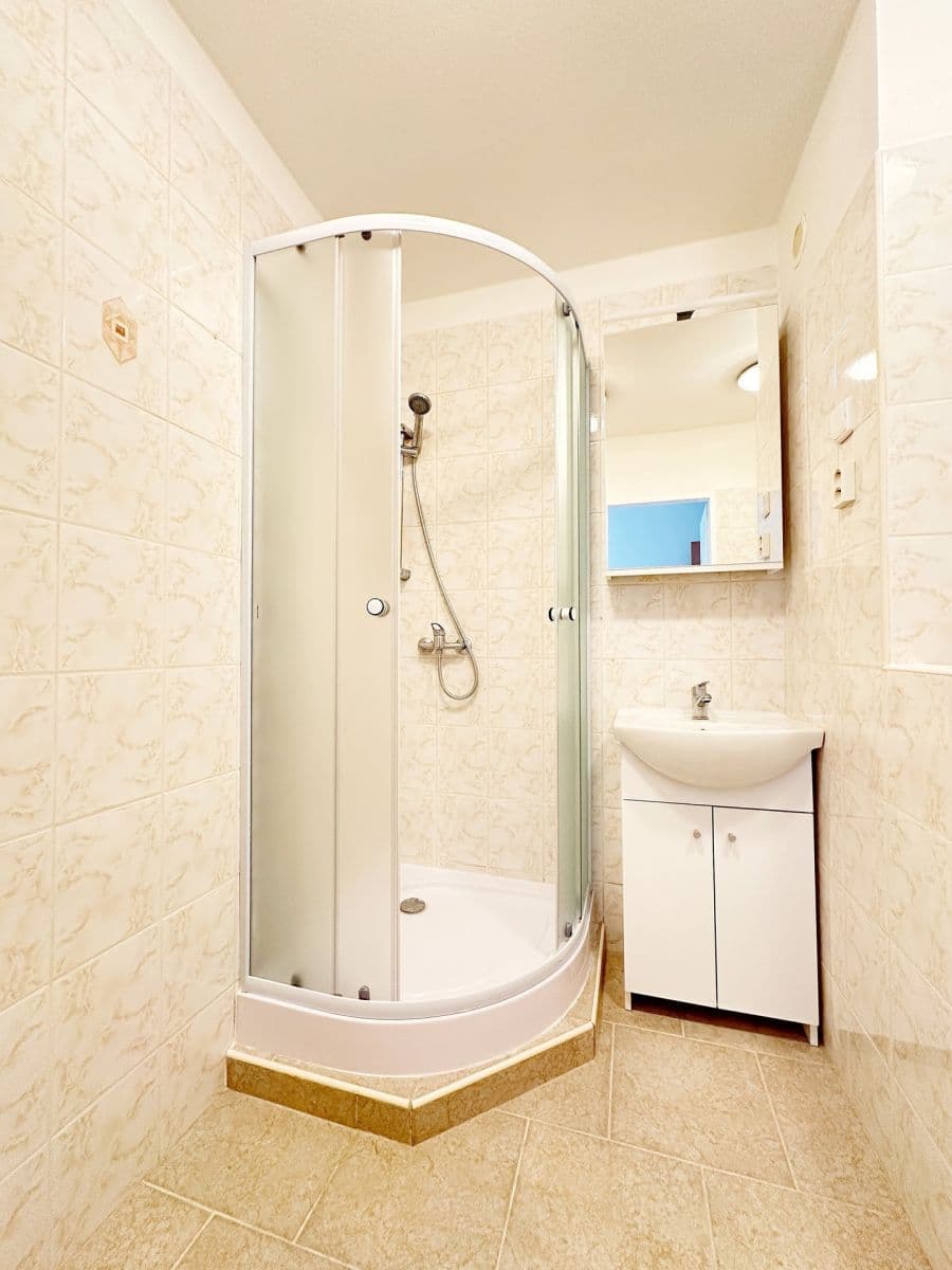 Prenájom bytu 2-izbový 47 m², Slavatova, Praha, Praha Prenájom bytu 2-izbový 47 m², Slavatova, Praha, Praha