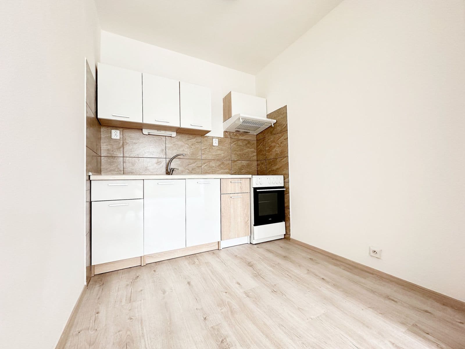 Prenájom bytu 2-izbový 47 m², Slavatova, Praha, Praha Prenájom bytu 2-izbový 47 m², Slavatova, Praha, Praha