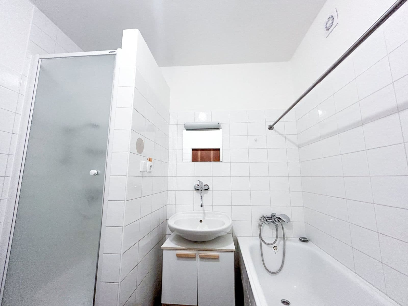 Prenájom bytu 3-izbový 78 m², Tusarova, Praha, Praha Prenájom bytu 3-izbový 78 m², Tusarova, Praha, Praha