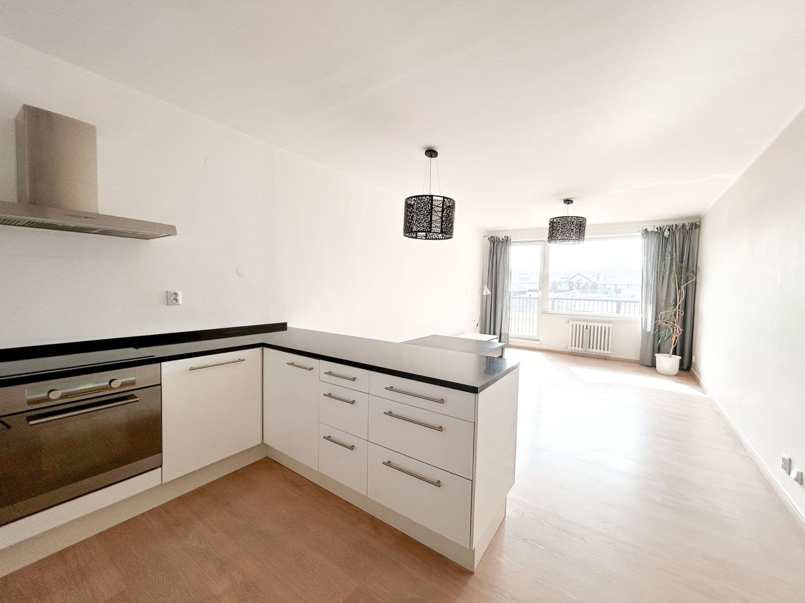 Prenájom bytu 3-izbový 78 m², Tusarova, Praha, Praha Prenájom bytu 3-izbový 78 m², Tusarova, Praha, Praha