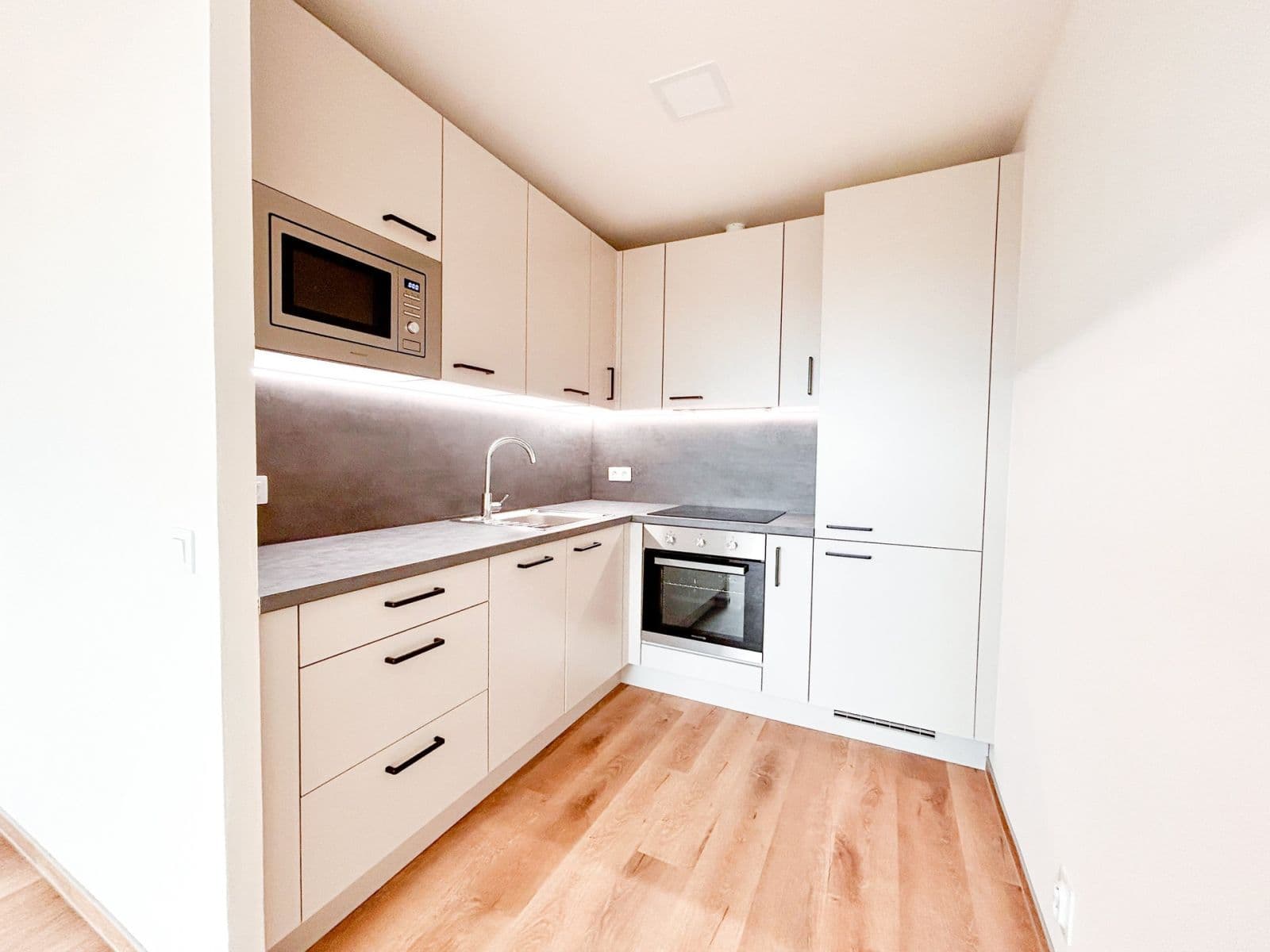 Prenájom bytu 2-izbový 44 m², Jateční, Kolín, Středočeský kraj Prenájom bytu 2-izbový 44 m², Jateční, Kolín, Středočeský kraj