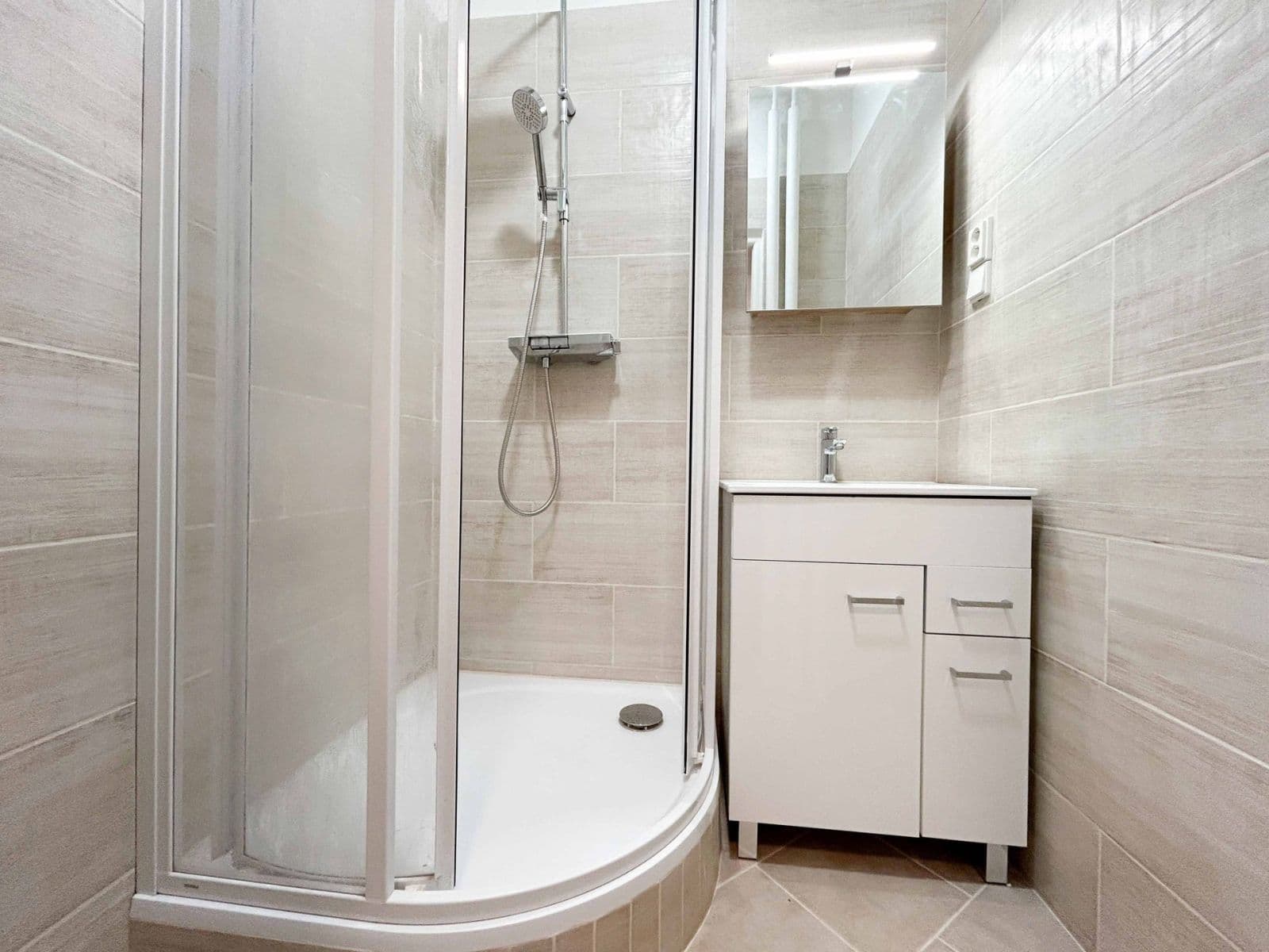 Prenájom bytu 2-izbový 54 m², Na Petřinách, Praha, Praha Prenájom bytu 2-izbový 54 m², Na Petřinách, Praha, Praha