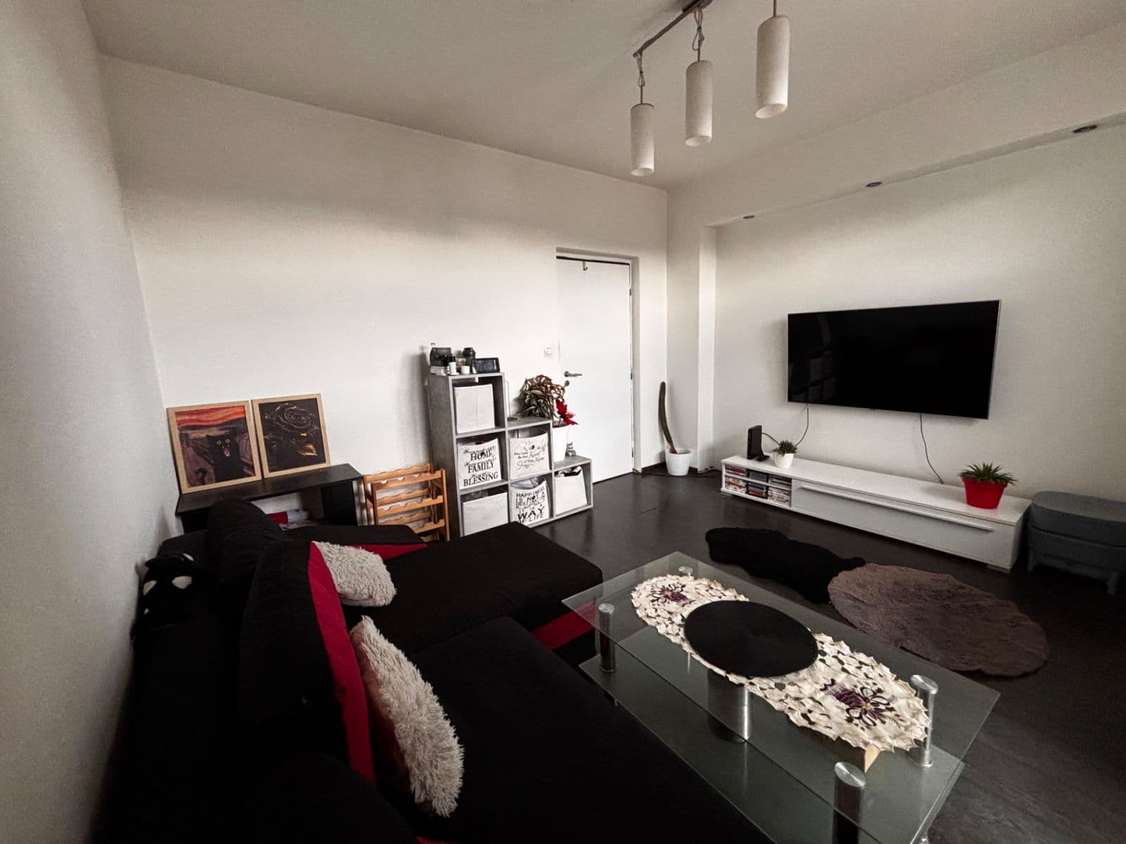 Prenájom bytu 3-izbový 60 m², J. A. Gagarina, Nejdek, Karlovarský kraj Prenájom bytu 3-izbový 60 m², J. A. Gagarina, Nejdek, Karlovarský kraj