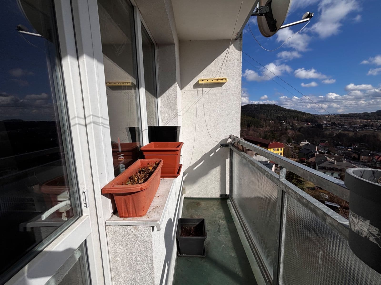 Prenájom bytu 3-izbový 60 m², J. A. Gagarina, Nejdek, Karlovarský kraj Prenájom bytu 3-izbový 60 m², J. A. Gagarina, Nejdek, Karlovarský kraj