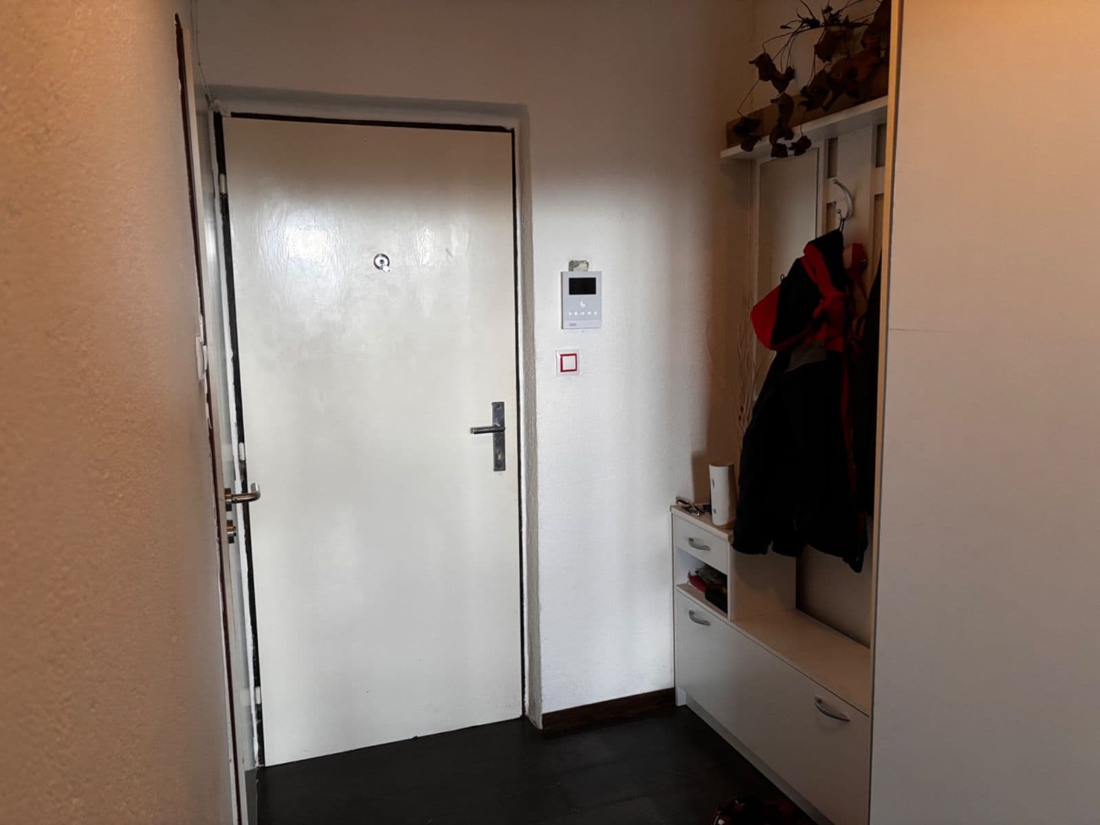 Prenájom bytu 3-izbový 60 m², J. A. Gagarina, Nejdek, Karlovarský kraj Prenájom bytu 3-izbový 60 m², J. A. Gagarina, Nejdek, Karlovarský kraj