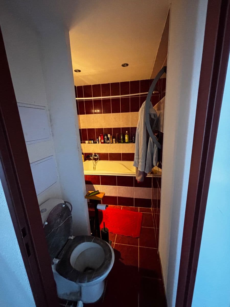 Prenájom bytu 3-izbový 60 m², J. A. Gagarina, Nejdek, Karlovarský kraj Prenájom bytu 3-izbový 60 m², J. A. Gagarina, Nejdek, Karlovarský kraj