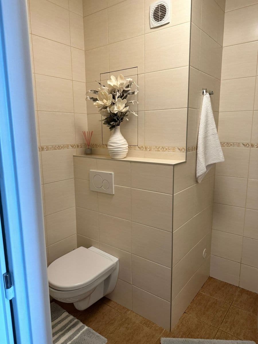 Predaj bytu 2-izbový 43 m², K Rovinám, Praha, Praha Predaj bytu 2-izbový 43 m², K Rovinám, Praha, Praha