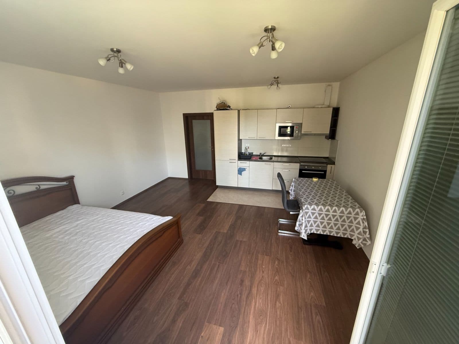 Prenájom bytu 1-izbový 37 m², Modenská, Praha, Praha Prenájom bytu 1-izbový 37 m², Modenská, Praha, Praha