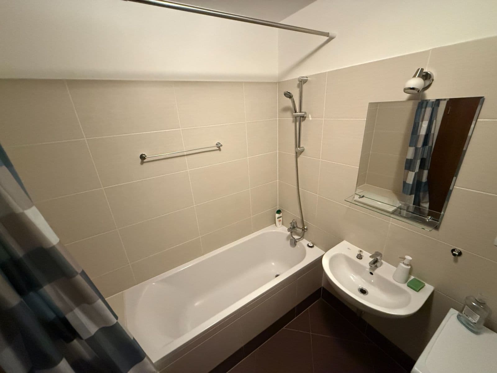 Prenájom bytu 1-izbový 37 m², Modenská, Praha, Praha Prenájom bytu 1-izbový 37 m², Modenská, Praha, Praha