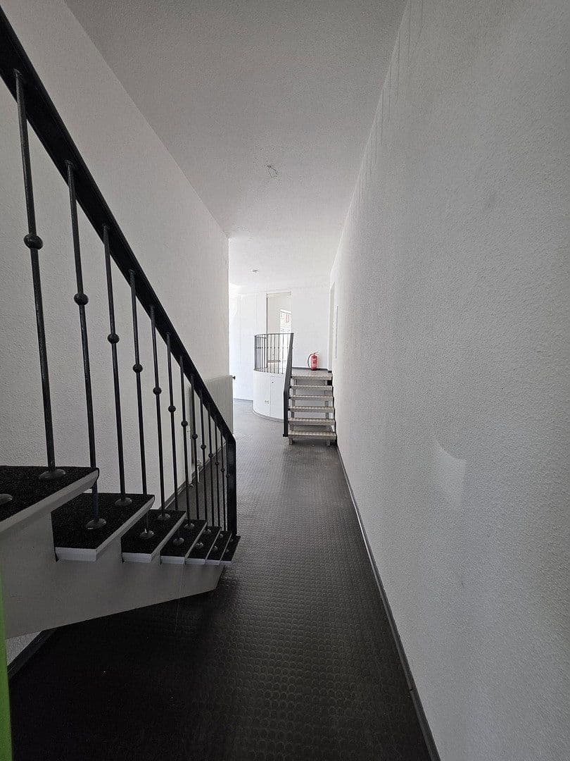 Prenájom kancelárie 323 m², Durlacherstraße 70-72, Pforzheim, Bádensko-Wurttembersko Prenájom kancelárie 323 m², Durlacherstraße 70-72, Pforzheim, Bádensko-Wurttembersko