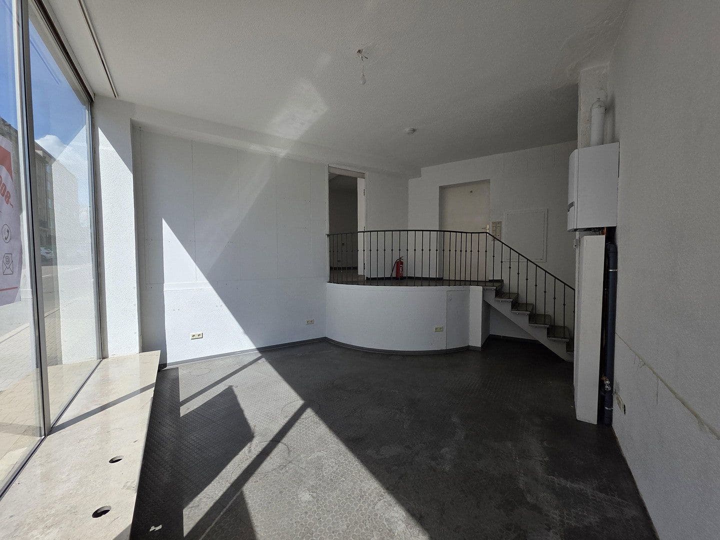 Prenájom kancelárie 323 m², Durlacherstraße 70-72, Pforzheim, Bádensko-Wurttembersko Prenájom kancelárie 323 m², Durlacherstraße 70-72, Pforzheim, Bádensko-Wurttembersko