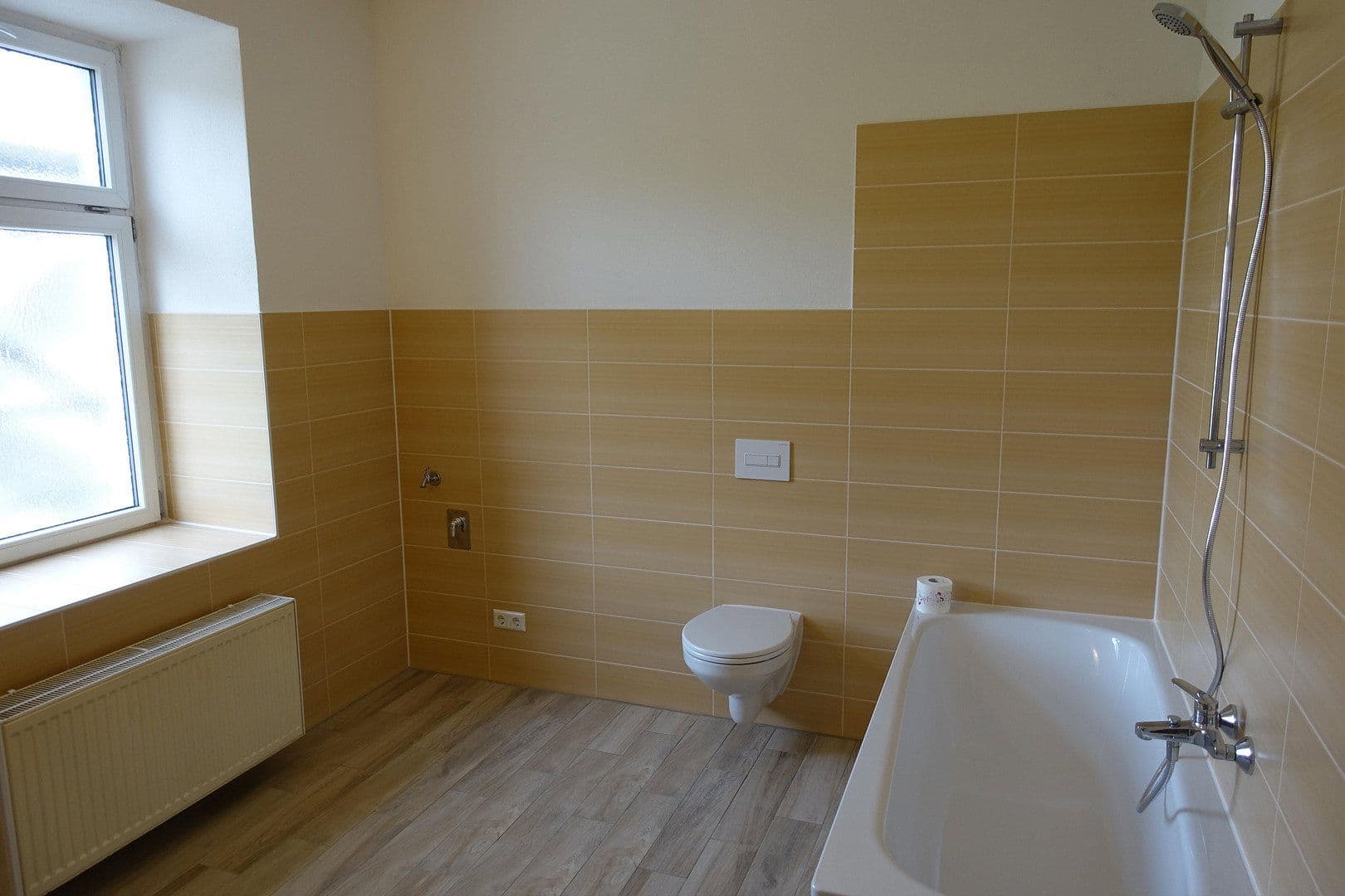 Prenájom bytu 6-izbový 125 m², Äußere Oybiner Straße 5, Žitava, Sasko Prenájom bytu 6-izbový 125 m², Äußere Oybiner Straße 5, Žitava, Sasko