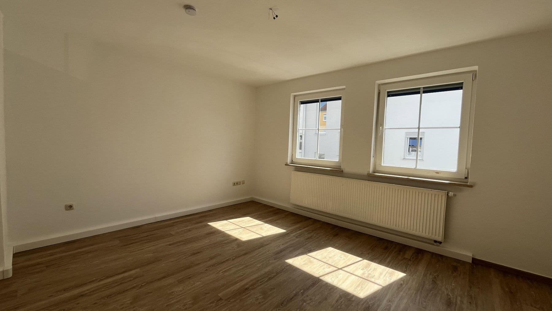 Predaj domu 245 m², pozemek 550 m², Auweg 1, Eggenfelden, Bavorsko Predaj domu 245 m², pozemek 550 m², Auweg 1, Eggenfelden, Bavorsko