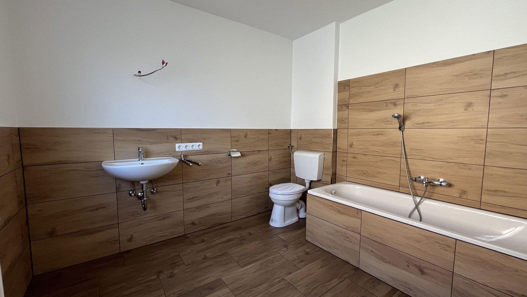 Predaj domu 245 m², pozemek 550 m², Auweg 1, Eggenfelden, Bavorsko Predaj domu 245 m², pozemek 550 m², Auweg 1, Eggenfelden, Bavorsko