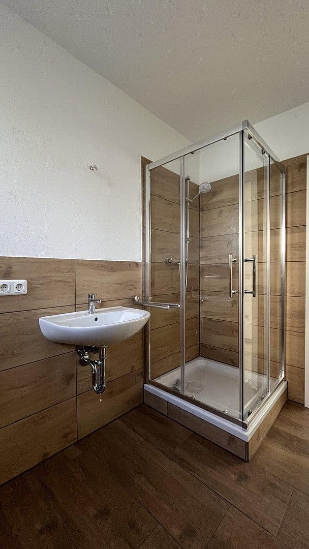 Predaj domu 245 m², pozemek 550 m², Auweg 1, Eggenfelden, Bavorsko Predaj domu 245 m², pozemek 550 m², Auweg 1, Eggenfelden, Bavorsko