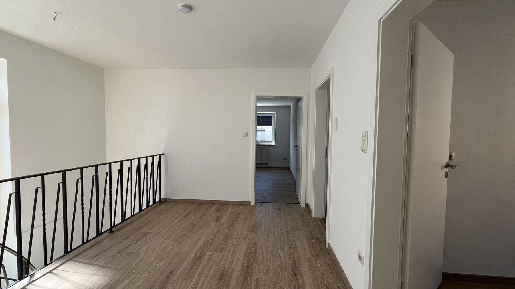 Predaj domu 245 m², pozemek 550 m², Auweg 1, Eggenfelden, Bavorsko Predaj domu 245 m², pozemek 550 m², Auweg 1, Eggenfelden, Bavorsko