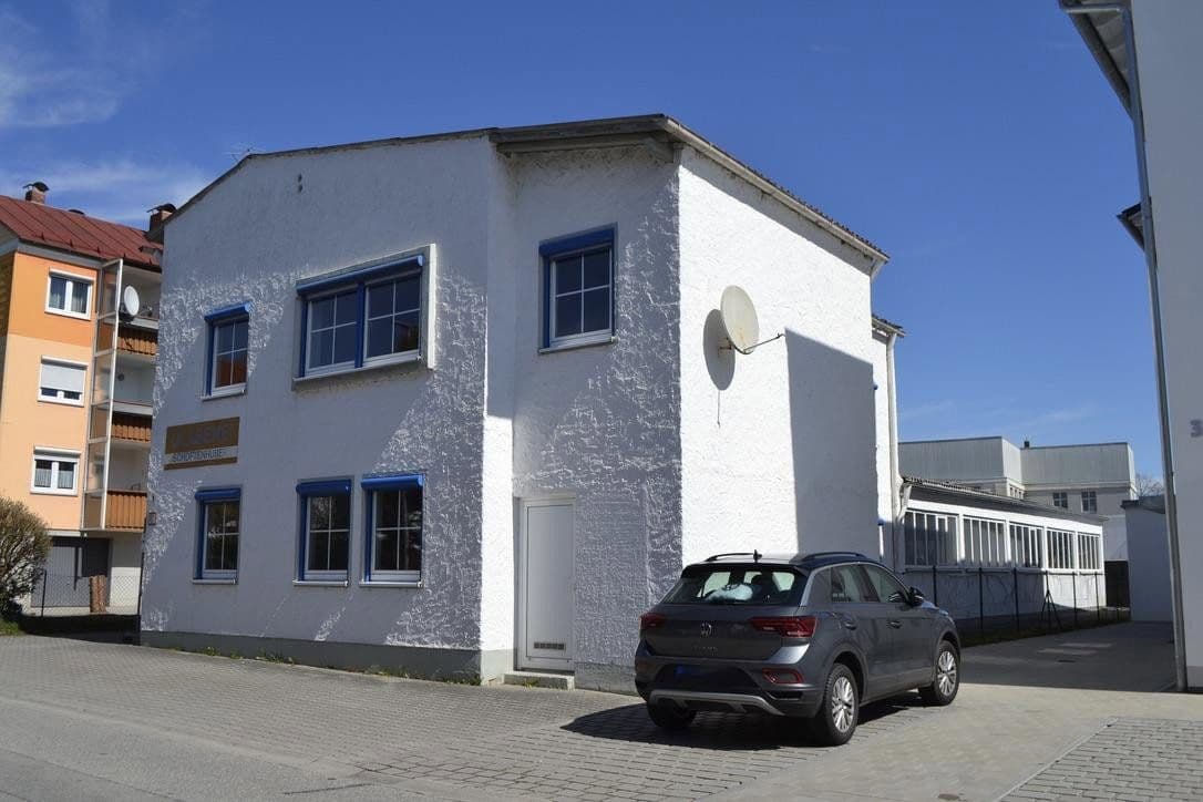 Predaj domu 245 m², pozemek 550 m², Auweg 1, Eggenfelden, Bavorsko Predaj domu 245 m², pozemek 550 m², Auweg 1, Eggenfelden, Bavorsko