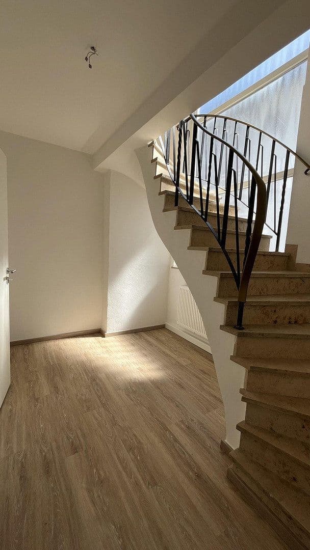 Predaj domu 245 m², pozemek 550 m², Auweg 1, Eggenfelden, Bavorsko Predaj domu 245 m², pozemek 550 m², Auweg 1, Eggenfelden, Bavorsko