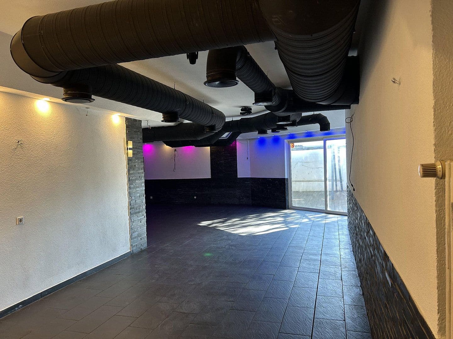 Prenájom nebytového priestoru 360 m², Völklingen, Sársko Prenájom nebytového priestoru 360 m², Völklingen, Sársko