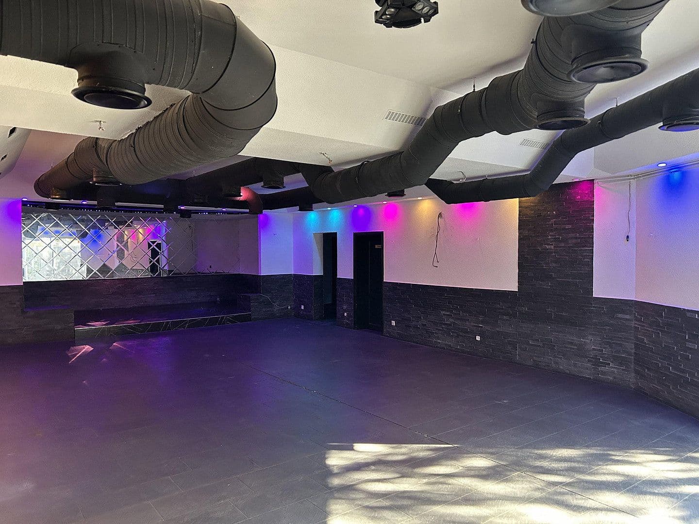 Prenájom nebytového priestoru 360 m², Völklingen, Sársko Prenájom nebytového priestoru 360 m², Völklingen, Sársko