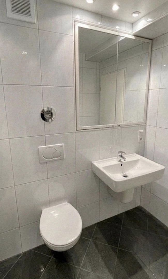 Predaj bytu 2-izbový 50 m², Eduard-Schloemann-Str. 35, Düsseldorf, Severné Porýnie - Westfálsko Predaj bytu 2-izbový 50 m², Eduard-Schloemann-Str. 35, Düsseldorf, Severné Porýnie - Westfálsko