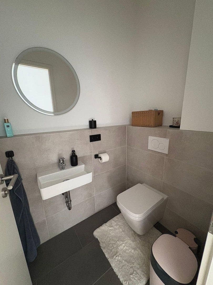 Prenájom bytu 4-izbový 110 m², Backnang, Bádensko-Wurttembersko Prenájom bytu 4-izbový 110 m², Backnang, Bádensko-Wurttembersko