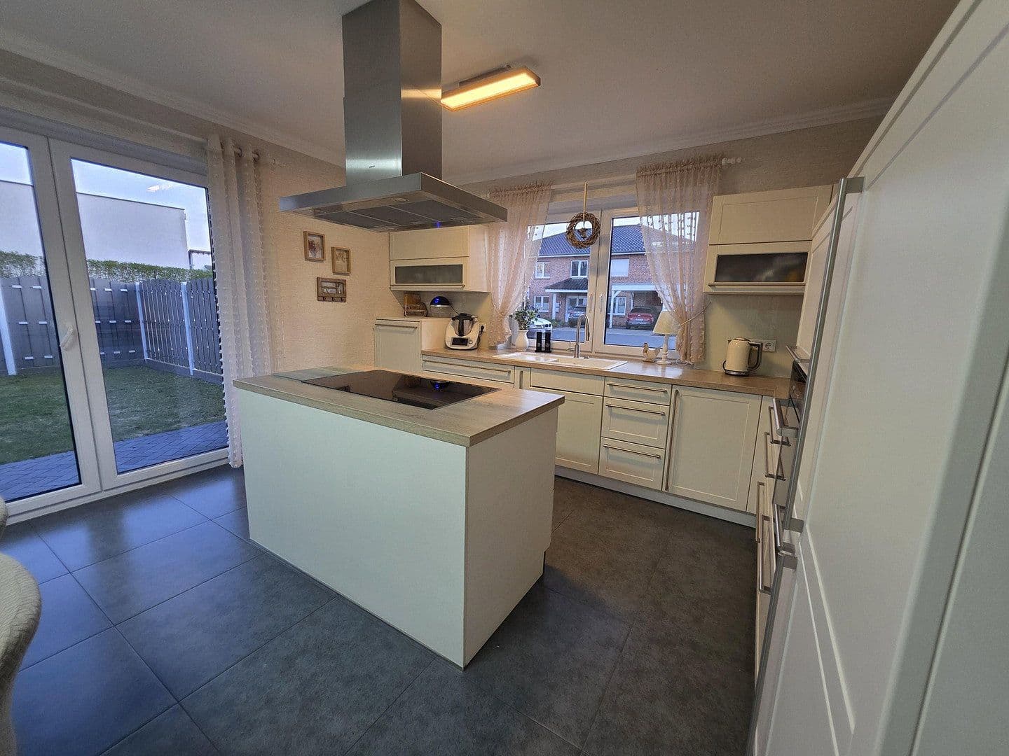 Predaj domu 216 m², pozemek 666 m², Georg-Hillmann-Ring 57, Geestland, Dolné Sasko Predaj domu 216 m², pozemek 666 m², Georg-Hillmann-Ring 57, Geestland, Dolné Sasko