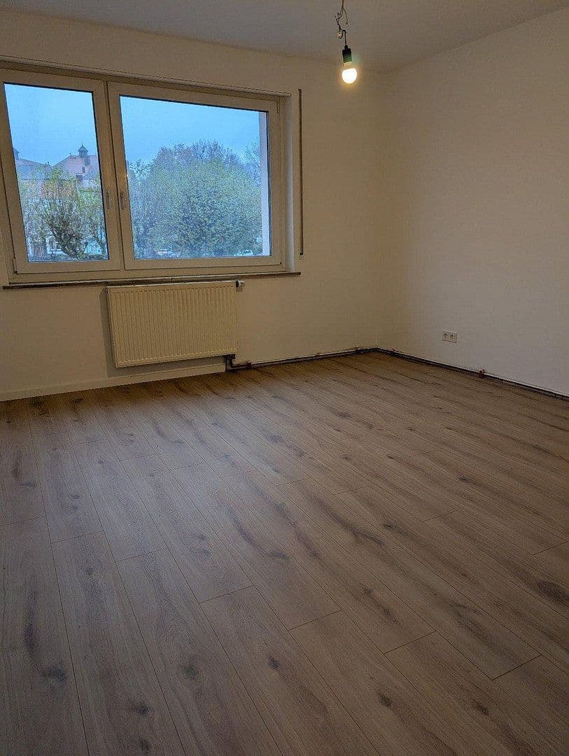 Prenájom bytu 3-izbový 81 m², Kaiserslautern, Porýnie-Falcko Prenájom bytu 3-izbový 81 m², Kaiserslautern, Porýnie-Falcko
