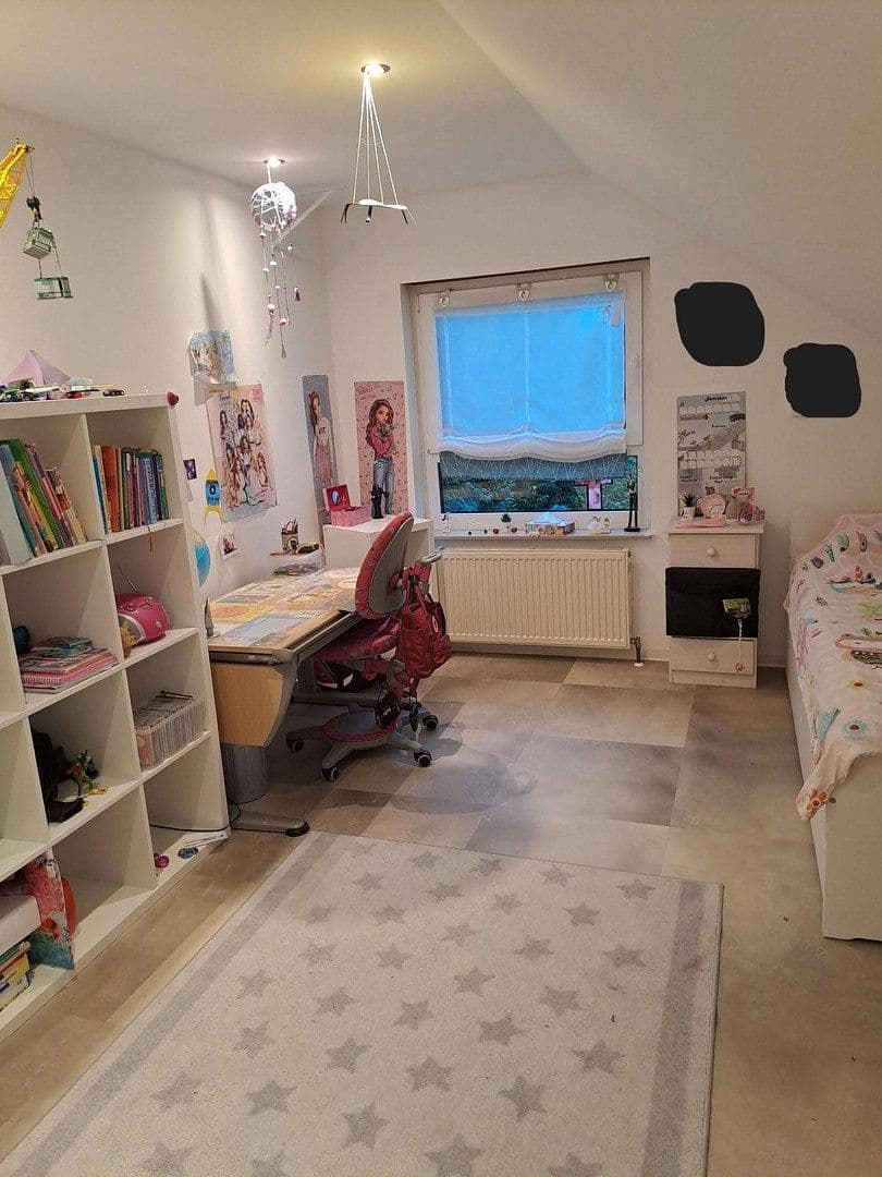 Prenájom bytu 5-izbový 130 m², Neuenstadt am Kocher, Bádensko-Wurttembersko Prenájom bytu 5-izbový 130 m², Neuenstadt am Kocher, Bádensko-Wurttembersko