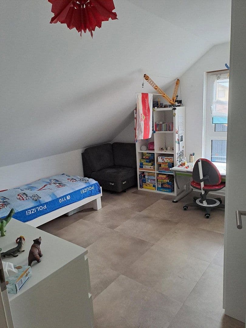 Prenájom bytu 5-izbový 130 m², Neuenstadt am Kocher, Bádensko-Wurttembersko Prenájom bytu 5-izbový 130 m², Neuenstadt am Kocher, Bádensko-Wurttembersko